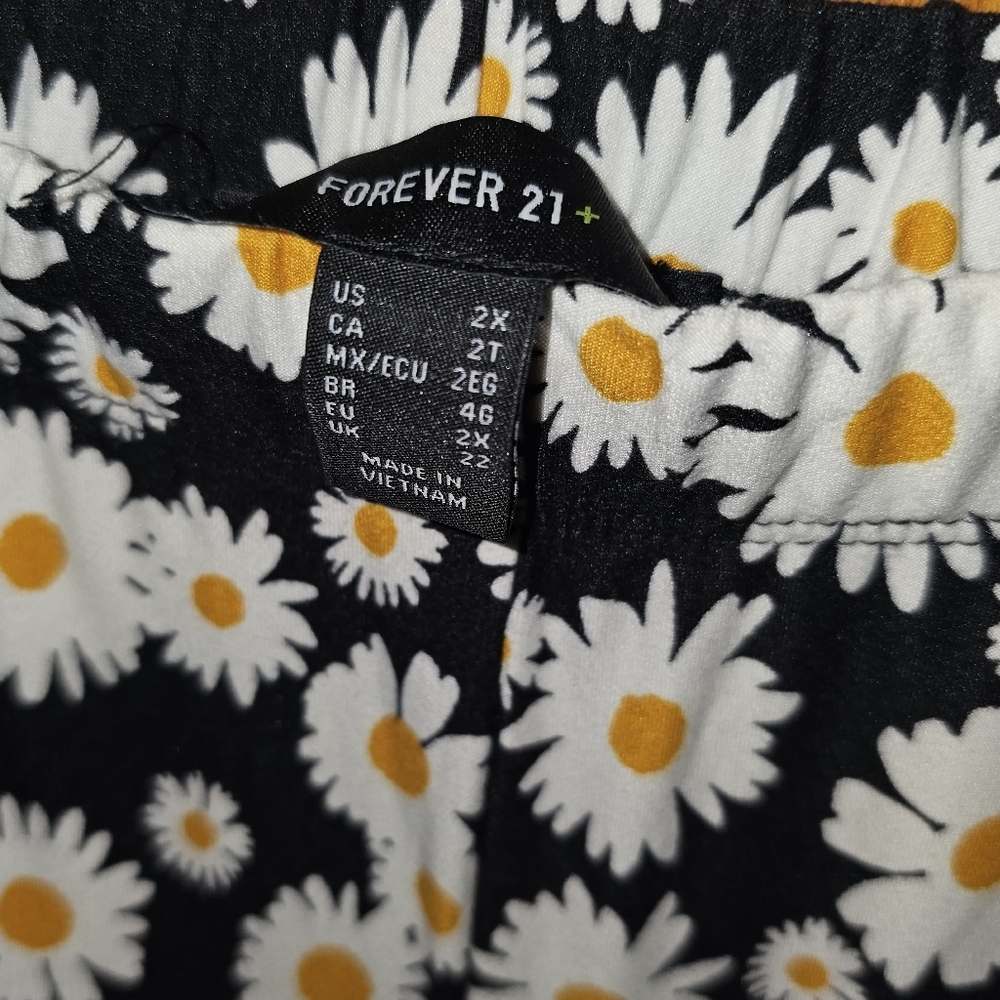 Flared Daisy Pattern Pants. - image 4